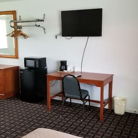 Budget Inn Breezewood Екстериор снимка