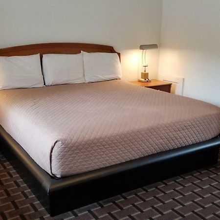 Budget Inn Breezewood Екстериор снимка