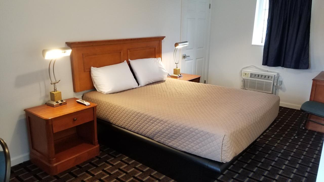 Budget Inn Breezewood Екстериор снимка