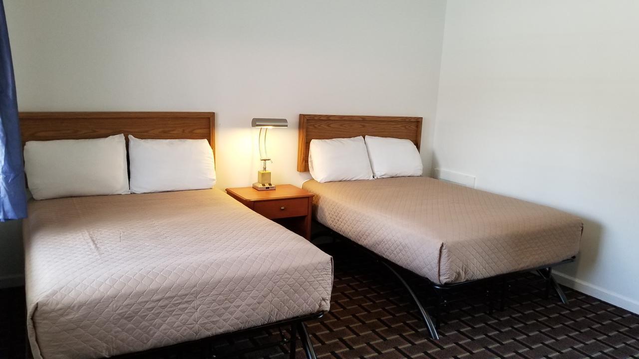 Budget Inn Breezewood Екстериор снимка