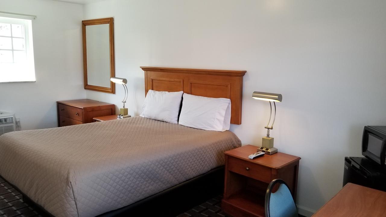 Budget Inn Breezewood Екстериор снимка