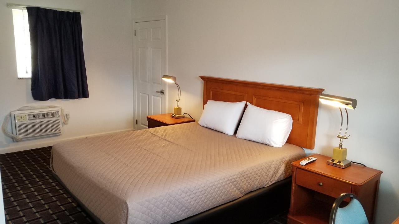 Budget Inn Breezewood Екстериор снимка