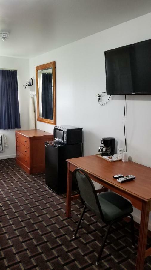 Budget Inn Breezewood Екстериор снимка